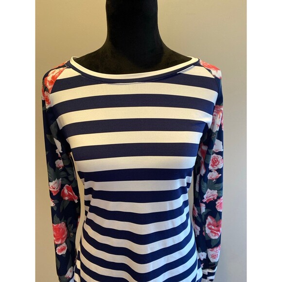 Fashion Blouse Size ? Medium Wide Navy & White Stripes Floral Sleeves Unique Top - Picture 2 of 9